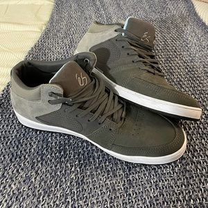 es Skateboard Shoes. Like new.